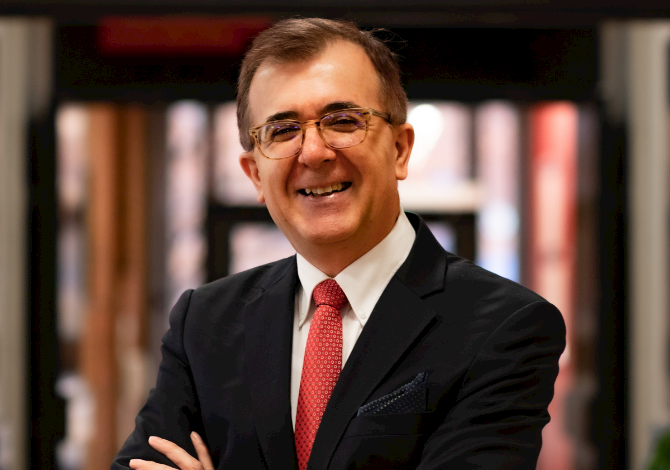 Halil Ceylan Portrait Image Slider